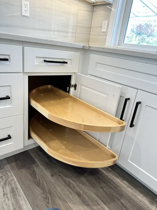 Corner base cabinet with swing-out shelves
