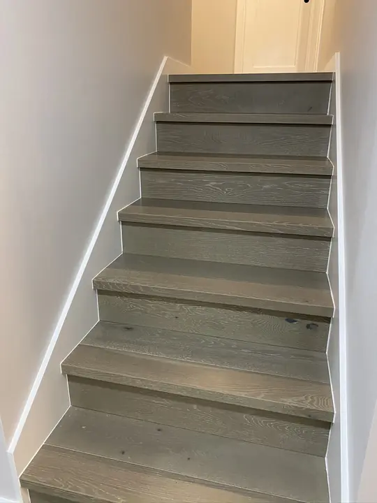 Staircase finished with gray oak treads