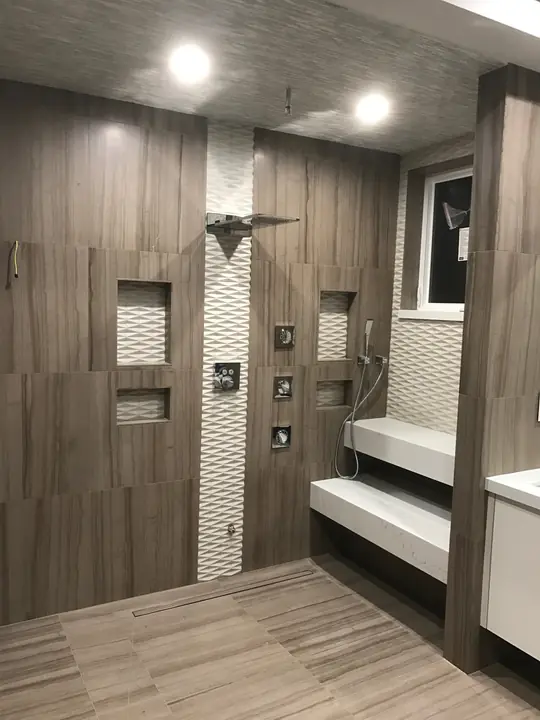 Wood-look porcelain shower with twin niches and mosaic accent strip